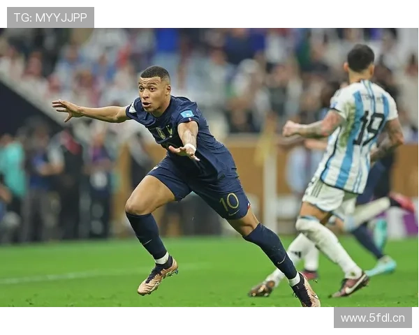 世界杯精彩对决全程直播，带你零距离感受绿茵场上的激情瞬间 - 副本 - 副本 (2)